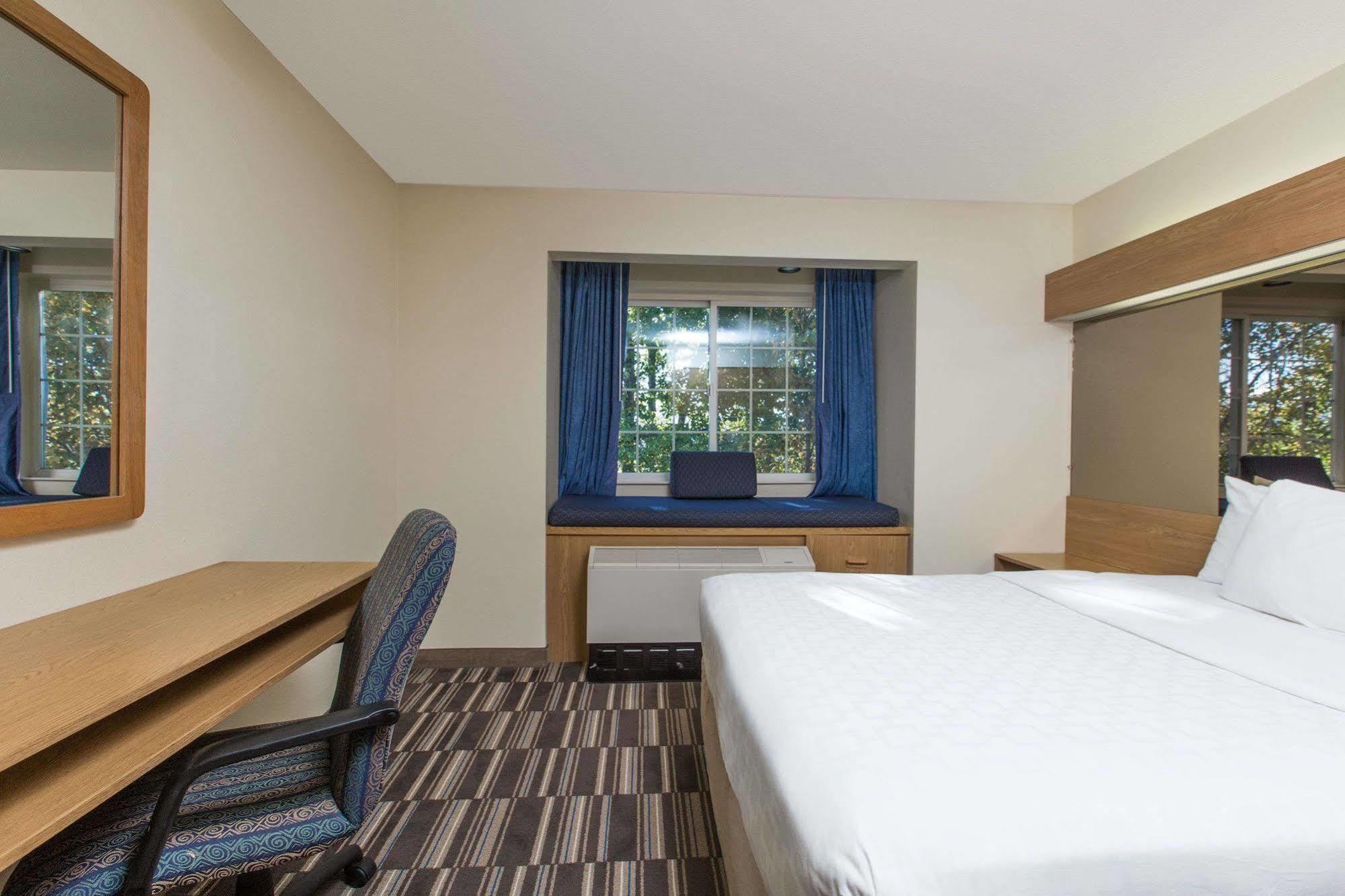 Baymont Inn & Suites By Wyndham Anchorage Airport Exterior photo