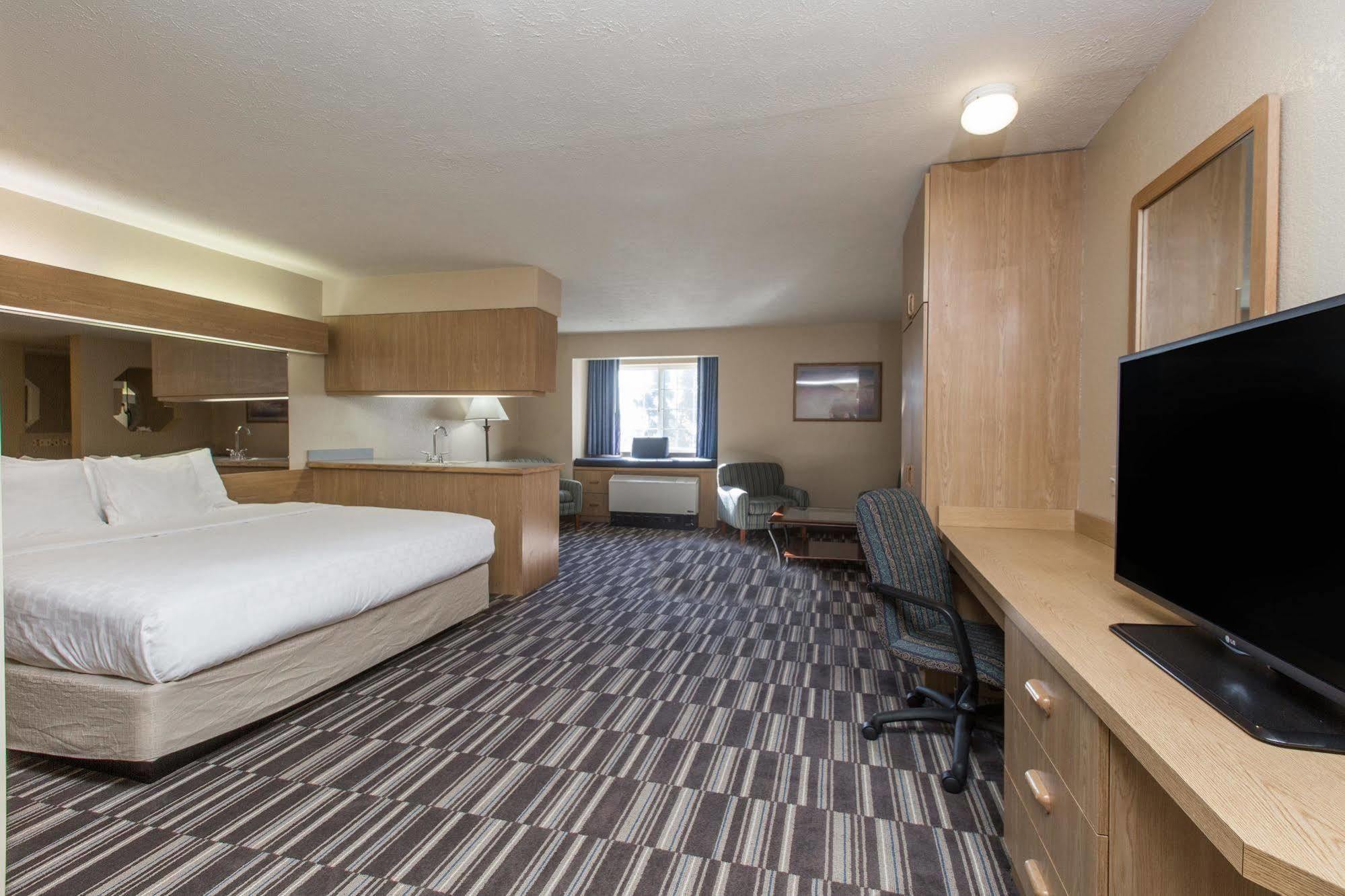 Baymont Inn & Suites By Wyndham Anchorage Airport Exterior photo